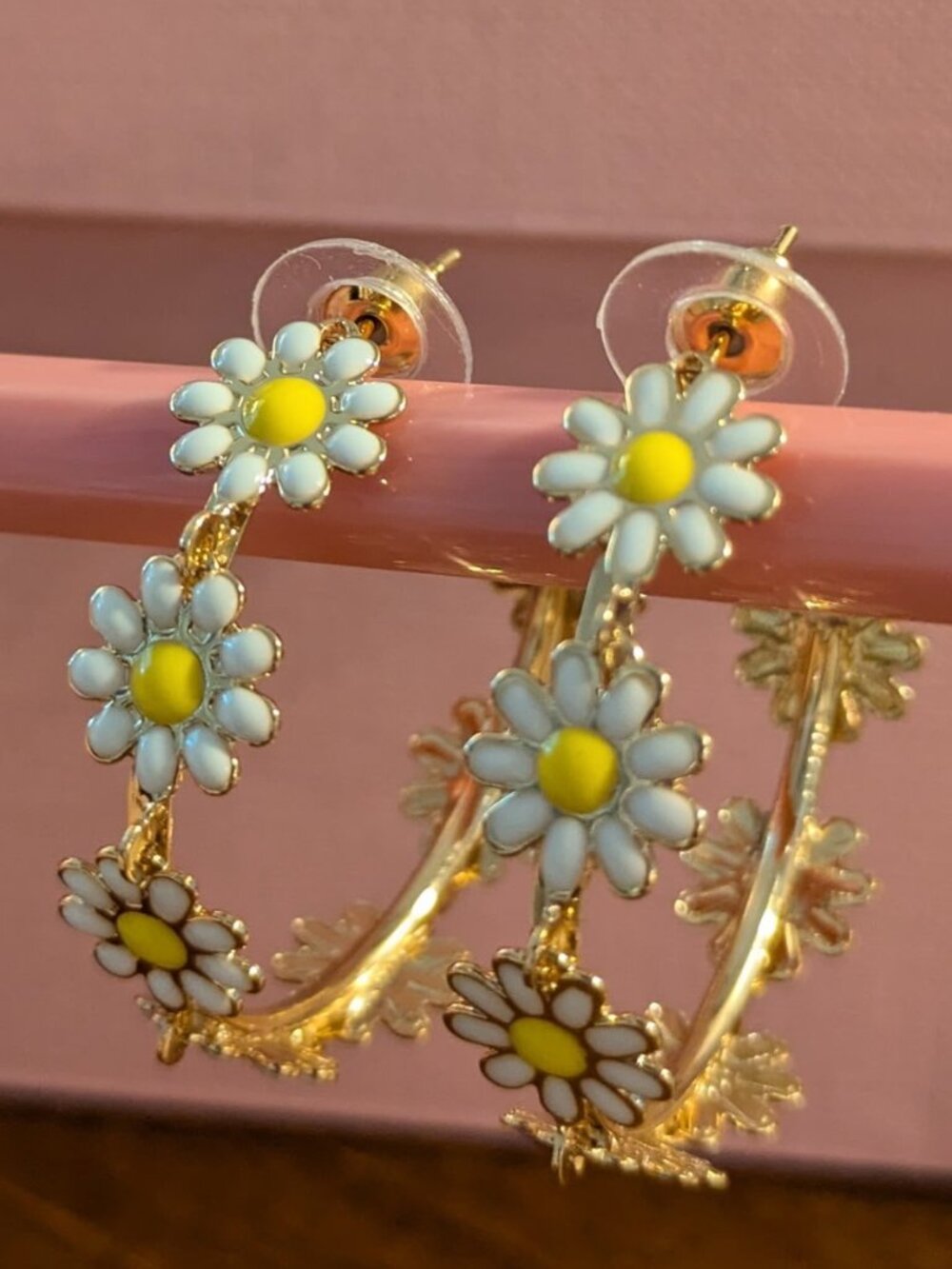 Cara NWT White Enamel Daisy Flower Hoop Earrings Gold